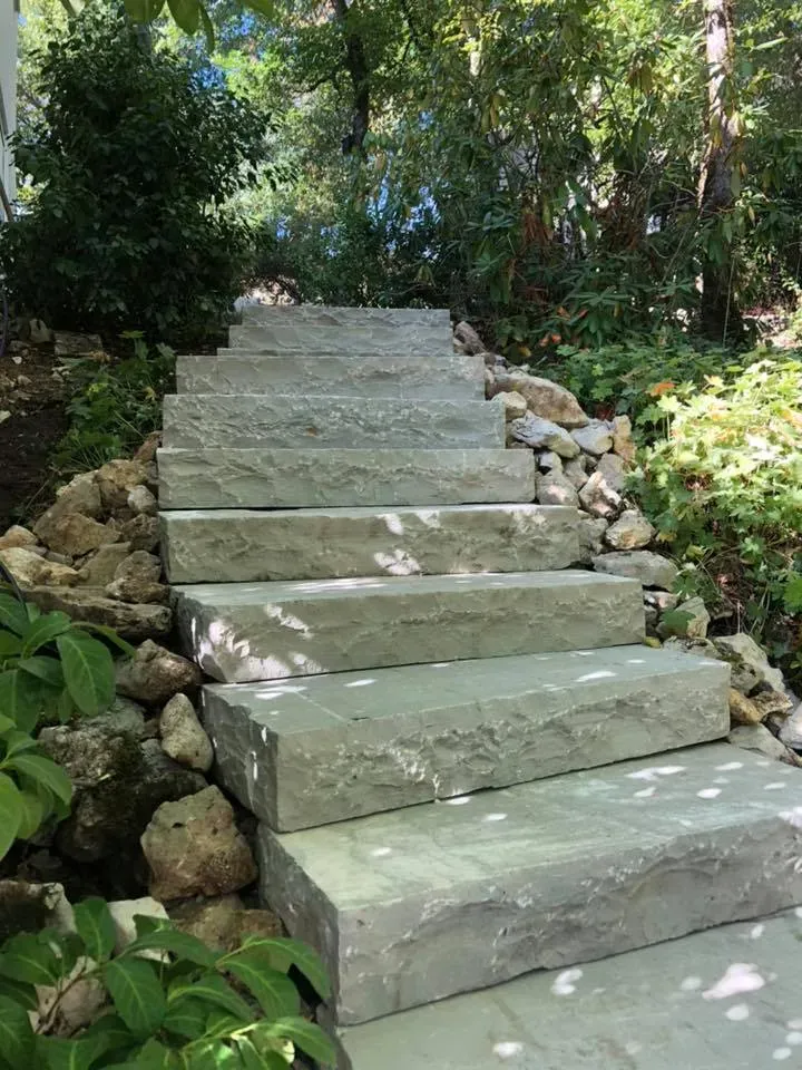 escalier en pierres